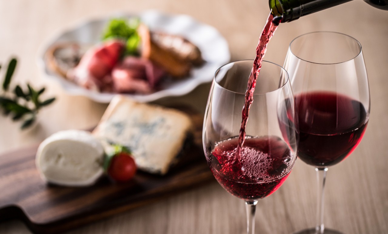 Las propiedades saludables del vino tinto.