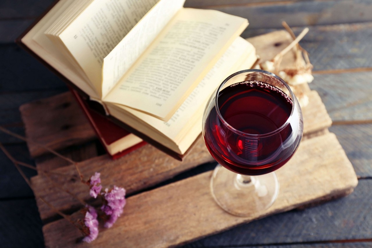 Libros de vinos que necesitas en tu biblioteca.